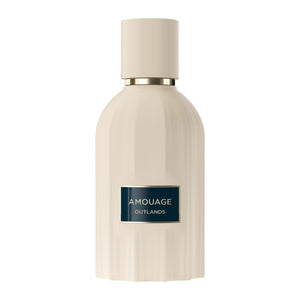 Amouage - Essences Collection - Outlands zeigt eleganten cremefarbenen Flakon mit blauem Etikett und goldfarbenem Akzent.
