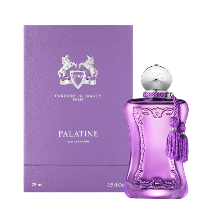 Parfums de Marly - Palatine Flakon in violett mit silbernem Verschluss und dekorativer Quaste vor passender Verpackung