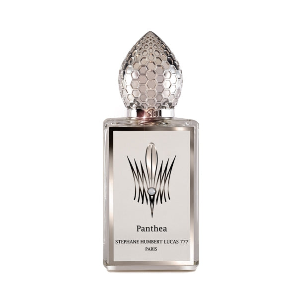 Stéphane Humbert Lucas 777 - Panthea Parfumflakon mit transparentem Glas und silbernem, sechseckigem Verschluss vor weißem Hintergrund