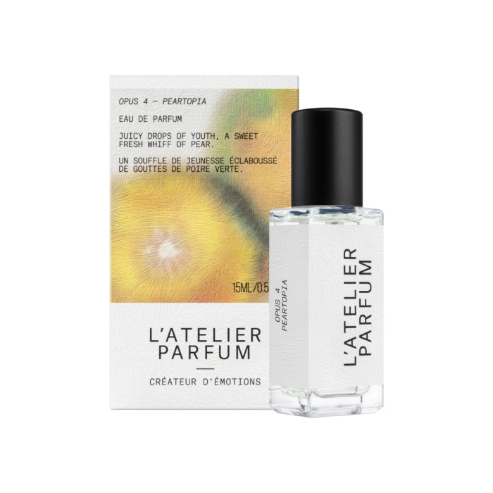 L'Atelier Parfum - Opus 4 - Peartopia Flakon mit schwarzem Verschluss vor hochwertiger, künstlerischer Verpackung