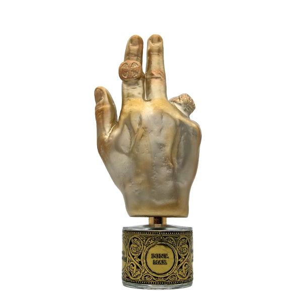 Filippo Sorcinelli - Memento - Pont. Max. goldene Hand mit verziertem Siegelring und detailreichem Sockel im Fokus