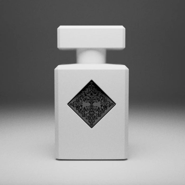 Initio - Hedonist Collection - Power Self Flakon in Weiß mit schwarzem Ornament vor dunklem Hintergrund
