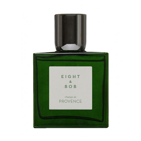 Eight & Bob - Champs de Provence Parfumflakon in dunkelgrünem Glas mit schlichtem weißen Etikett und schwarzem Verschluss