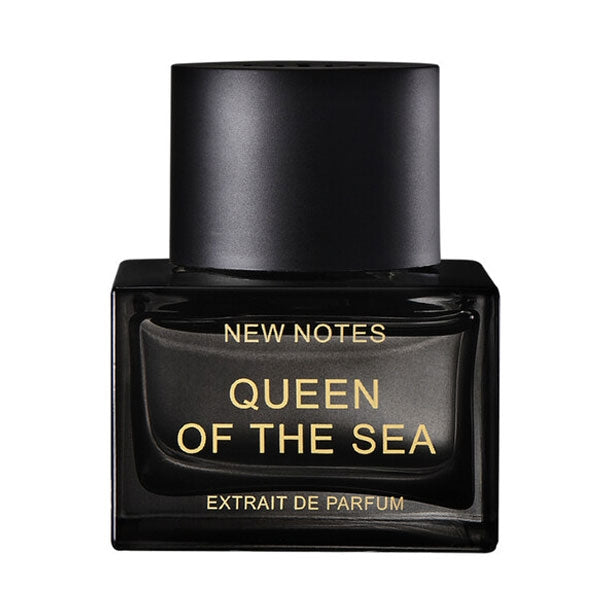New Notes - Contemporary Blend Collection - Queen of the Sea schwarzer Parfumflakon mit goldener Schrift vor weißem Hintergrund