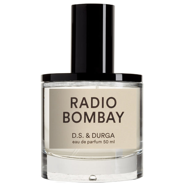 D.S. & Durga - Radio Bombay Parfümflakon mit schwarzem Verschluss und schlichtem beigem Etikett auf weißem Hintergrund