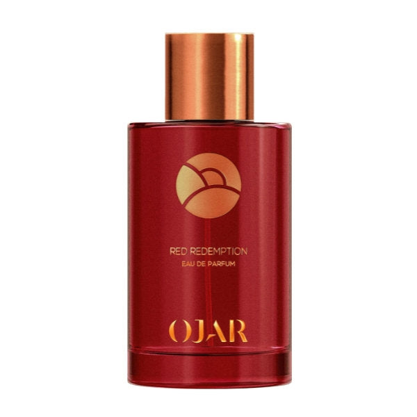 Ojar - Red Redemption Parfumflakon in tiefrotem Glas mit kupferfarbenem Verschluss vor hellem Hintergrund