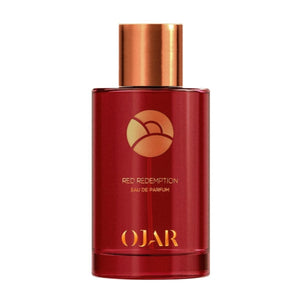 Ojar - Red Redemption Parfumflakon in tiefrotem Glas mit kupferfarbenem Verschluss vor hellem Hintergrund