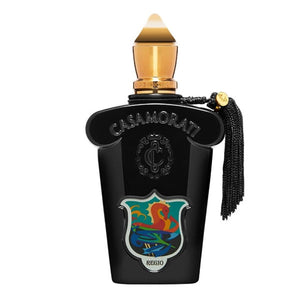 Xerjoff - Casamorati 1888 - Regio schwarzer Flakon mit goldenem Verschluss und farbigem Wappen vor weißem Hintergrund