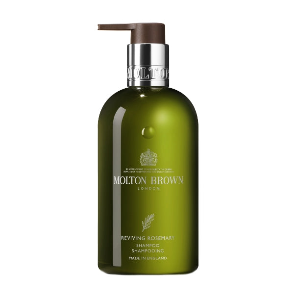 Molton Brown - Reviving Rosemary Shampoo in grünem Flakon mit braunem Pumpspender auf weißem Hintergrund