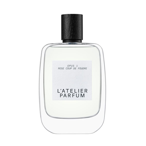 L'Atelier Parfum - Opus 1 - Rose Coup de Foudre klarer Flakon mit schwarzem Verschluss vor weißem Hintergrund
