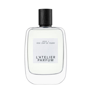 L'Atelier Parfum - Opus 1 - Rose Coup de Foudre klarer Flakon mit schwarzem Verschluss vor weißem Hintergrund