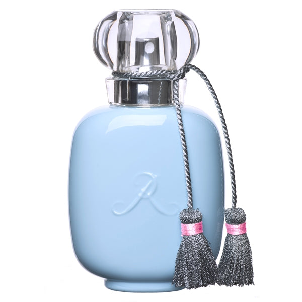 Parfums de Rosine - Rose des Neiges Parfumflakon in pastellblau mit silbernen und rosa Quasten vor weißem Hintergrund