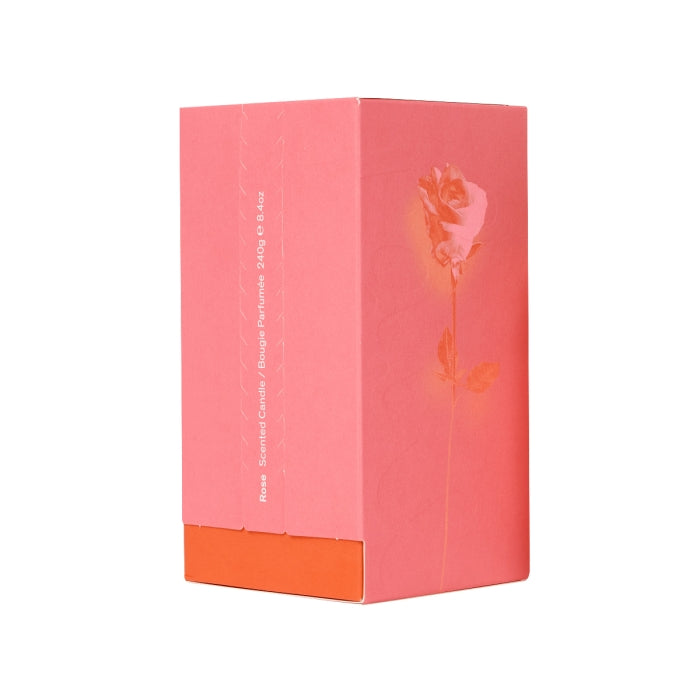 Paul Smith - Rose - Duftkerze Verpackung in zartem Rosa mit stilisierter Rosenabbildung und eleganter minimalistischer Gestaltung