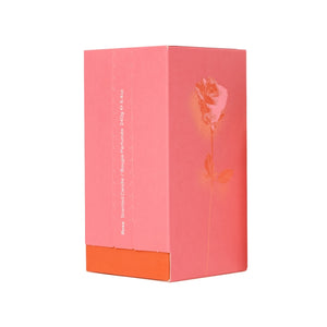 Paul Smith - Rose - Duftkerze Verpackung in zartem Rosa mit stilisierter Rosenabbildung und eleganter minimalistischer Gestaltung