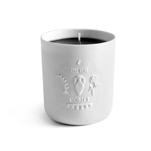 L'Objet - Rose Noire - Scented Candle in elegantem Porzellangefäß mit exotischem Rosenduft und Ceylon-Tee Note