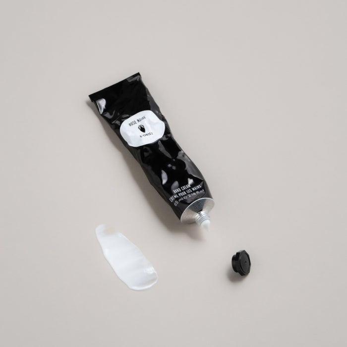 L'Objet - Rose Noire - Hand Creme Tube mit schnell einziehender, nährender Pflege und zarter Pflanzenstoffmischung