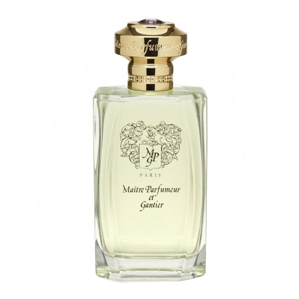 Maître Parfumeur et Gantier - Rose Muskissime eleganter Flakon mit goldfarbenem Verschluss vor hellem Hintergrund