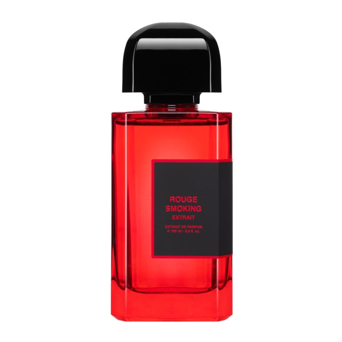 bdk Parfums - Rouge Smoking - Extrait de Parfum in rotem Flakon mit schwarzem Verschluss vor weißem Hintergrund