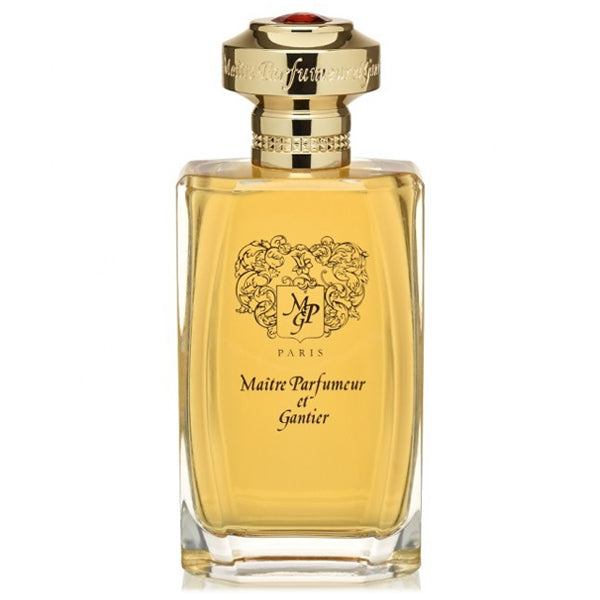 Maître Parfumeur et Gantier - Route du Vétiver eleganter Flakon mit goldfarbenem Verschluss vor hellem Hintergrund