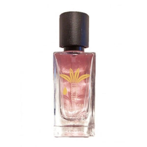 Malbrum - Volume II - SAFARIYAH Parfumflakon mit zartrosa Duft und goldfarbenem Motiv vor weißem Hintergrund