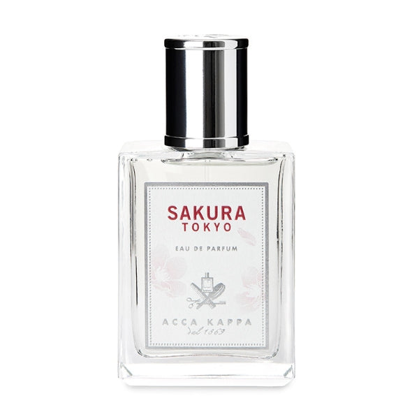 Acca Kappa - Sakura Tokyo Parfumflakon mit klarem Glas und silbernem Verschluss vor weißem Hintergrund