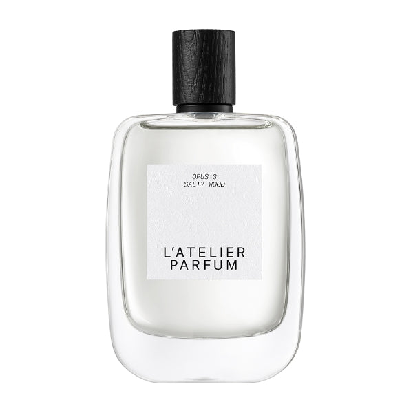 L'Atelier Parfum - Opus 3 - Salty Wood minimalistischer klarer Flakon mit schwarzem Holzdeckel und weißem Etikett vor weißem Hintergrund