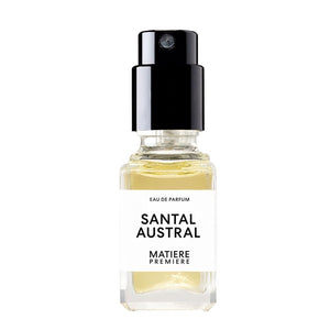 Matière Première - Santal Austral zeigt kleinen Parfumflakon mit schwarzem Sprühkopf und hellem Duftöl vor weißem Hintergrund