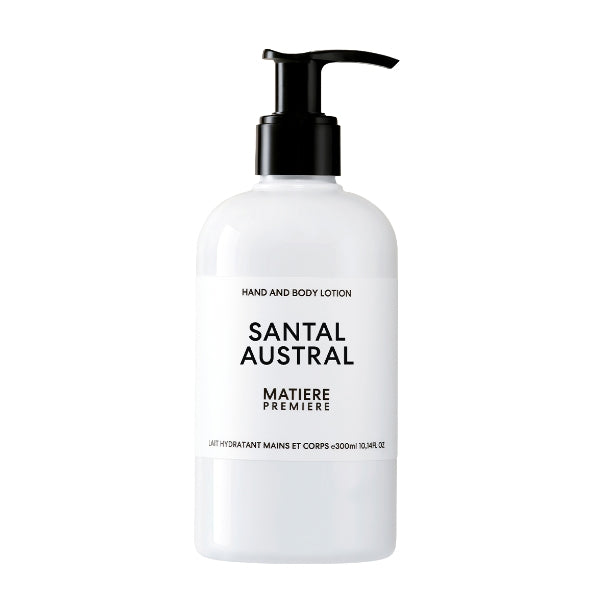 Matière Première - Santal Austral - Hand & Body Lotion in weißer Flasche mit schwarzem Pumpspender vor weißem Hintergrund
