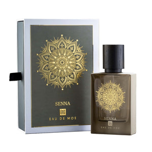Eau De Moe - Senna Parfumflakon in braunem Glas mit schwarzem Holzdeckel und goldfarbenem Mandalamotiv neben passender Verpackung