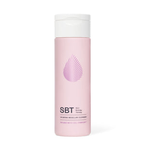 SBT - Sensitive - Calming Micellar Cleanser in rosa Flasche mit weißem Deckel zur sanften Reinigung empfindlicher Haut