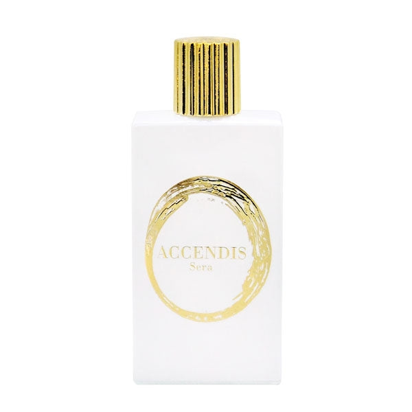 Accendis - The Whites - Sera Parfümflakon in Weiß mit goldenem Verschluss und rundem goldfarbenem Design vor weißem Hintergrund
