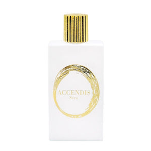 Accendis - The Whites - Sera Parfümflakon in Weiß mit goldenem Verschluss und rundem goldfarbenem Design vor weißem Hintergrund
