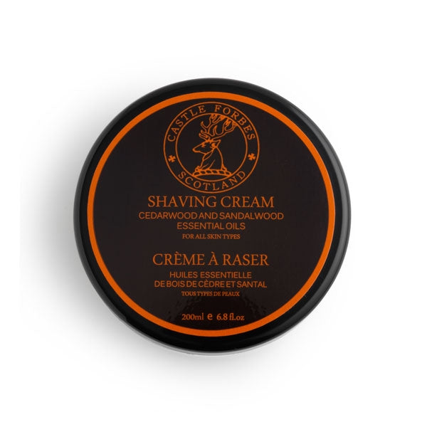 Castle Forbes - Cedarwood and Sandalwood Shaving Cream in schwarzer Dose mit Duftnoten von Zedern- und Sandelholz