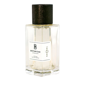 Botanicae - Shomal Parfumflakon mit klarem Glas und dunklem Holzverschluss vor weißem Hintergrund