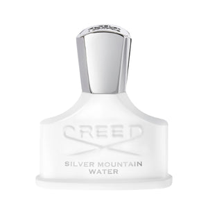 Creed - Silver Mountain Water Flakon in elegantem mattem Weiß mit silberfarbenem Verschluss vor weißem Hintergrund