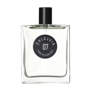 Pierre Guillaume - Solsekia No.7 Parfumflakon mit klarem Inhalt und schwarzem rundem Etikett vor weißem Hintergrund