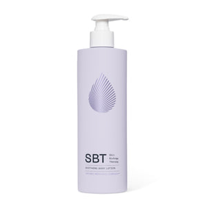SBT - Body - Soothing Body Lotion in lila Flasche mit weißem Pumpspender für leichte und pflegende Feuchtigkeitsversorgung