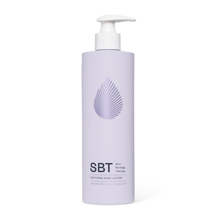 SBT - Body - Soothing Body Lotion in lila Flasche mit weißem Pumpspender für leichte und pflegende Feuchtigkeitsversorgung