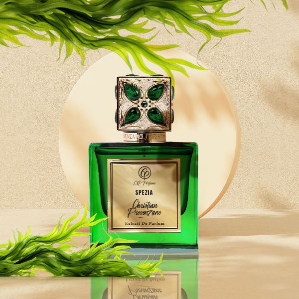 Christian Provenzano - Spezia Parfumflakon in smaragdgrünem Glas mit kunstvollem goldgrünem Verschluss und elegantem Etikett