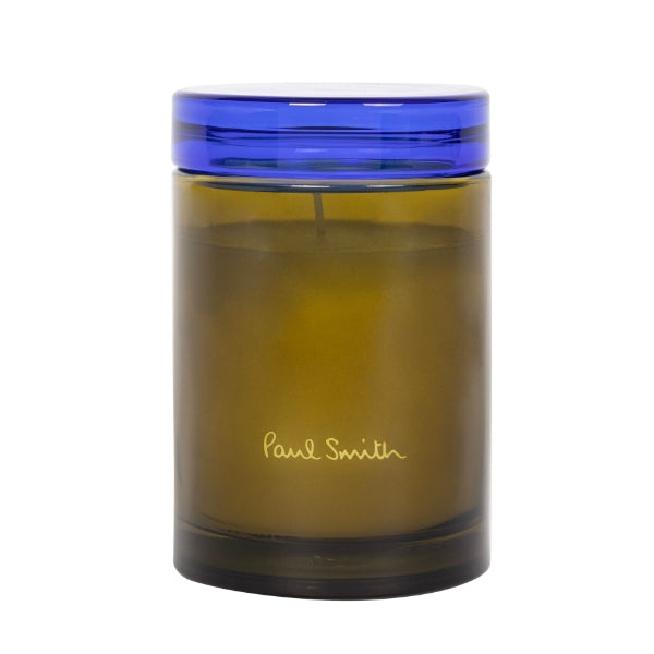 Paul Smith - Storyteller - Duftkerze in braunem Glas mit blauem Deckel und dezentem Logo auf weißem Hintergrund