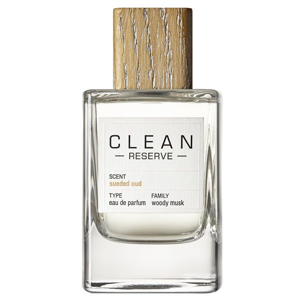 Clean Perfume - Reserve - Sueded Oud Parfumflakon mit klarer Glasoptik und holzfarbenem Verschluss vor weißem Hintergrund