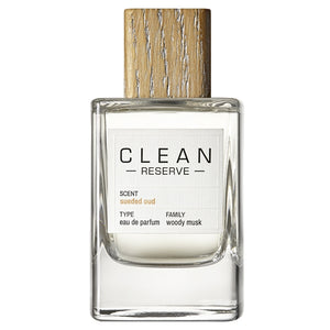 Clean Perfume - Reserve - Sueded Oud Parfumflakon mit klarer Glasoptik und holzfarbenem Verschluss vor weißem Hintergrund
