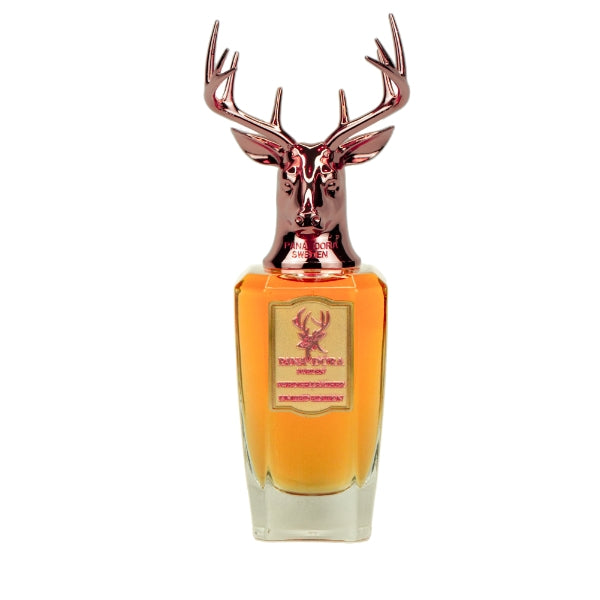 Pana Dora Sweden - Swedish Leather - Limited Edition Parfumflakon mit Hirschkopfverschluss und bernsteinfarbener Flüssigkeit vor weißem Hintergrund