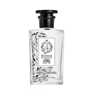 Farmacia SS. Annunziata - Sweet Carousel Parfumflakon mit floralem Schwarz-Weiß-Motiv auf klarem Glas vor weißem Hintergrund