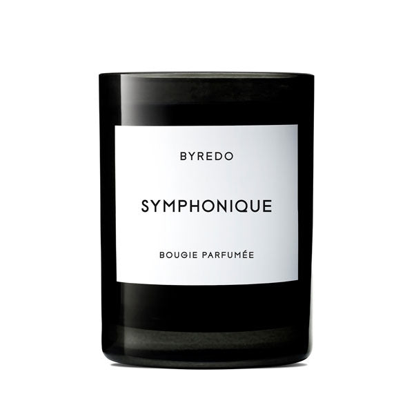 Byredo - Symphonique - Bougie Parfumée in schwarzem Glas mit minimalistischem weißen Etikett vor weißem Hintergrund
