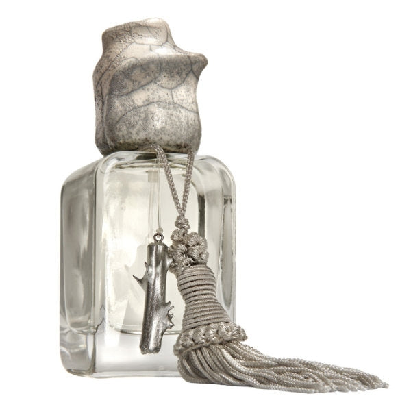 Mendittorosa - Talismans Collection - Talento Parfumflakon mit klarem Glas, dekorativem Anhänger und verziertem Verschluss in Grau-Tönen