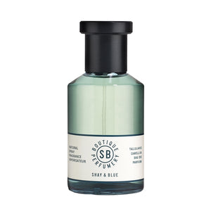 Shay & Blue - Tallulah's Camellia eleganter Flakon mit schwarzem Verschluss und minimalistischer Etikettengestaltung