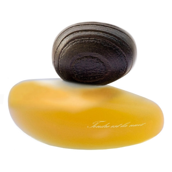 Majda Bekkali - Tendre est la Nuit - Clair Parfumflakon in organischer Form mit dunklem Holzdeckel und matter Oberfläche