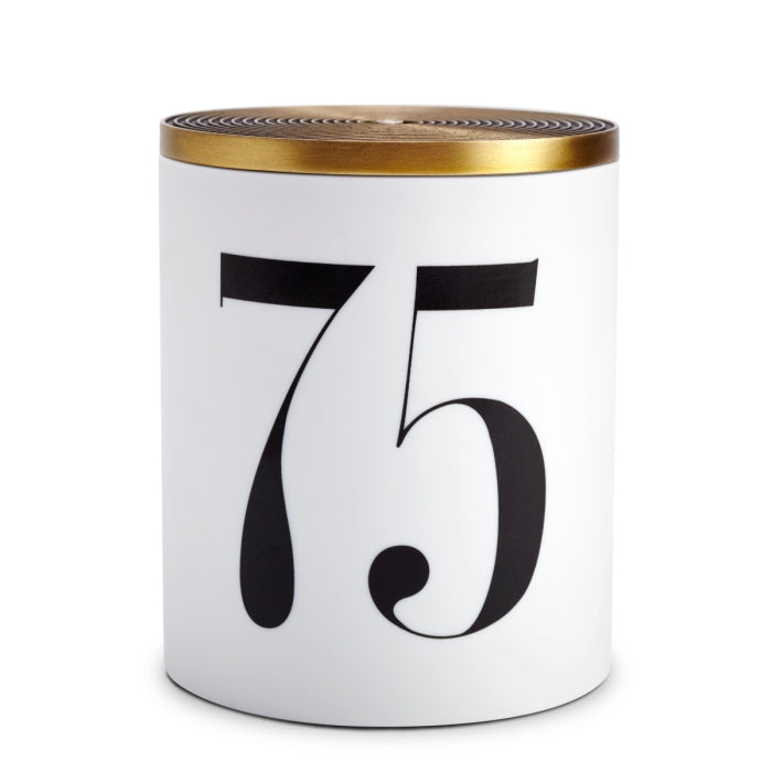 L'Objet - Thé Russe Candle - No.75 weiße Kerze mit schwarzer 75 und goldfarbenem Deckel als bronzener Untersetzer
