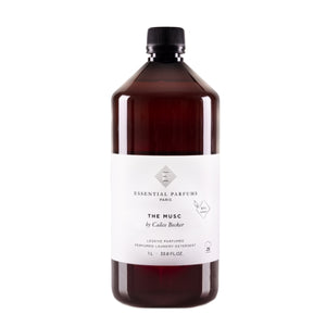 Essential Parfums - The Musc - Laundry Detergent in brauner Flasche mit schlichtem weißem Etikett für duftende Wäschepflege